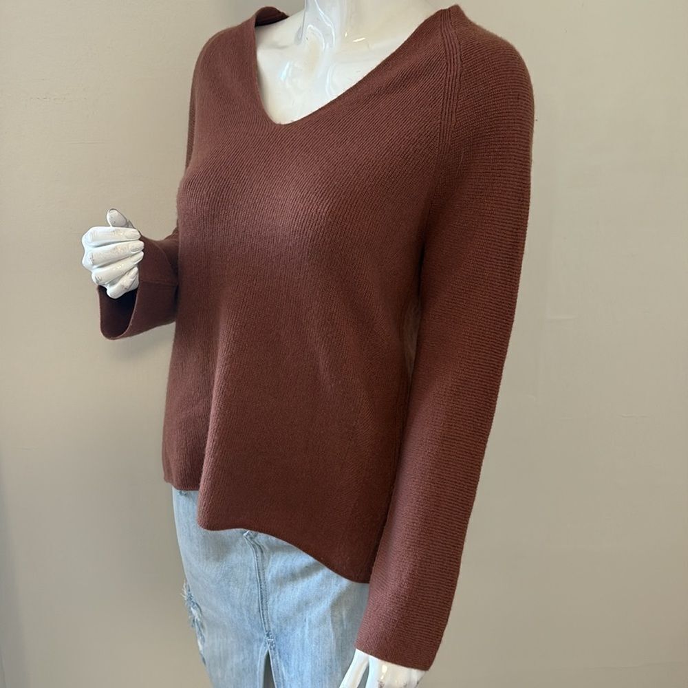 Vince Brown Cashmere Ribbed Medium Weight Knit V-neck Sweater Loose Fit - Picture 2 of 5